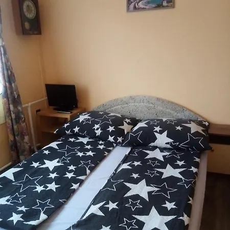 Katica Vendeghaz بيت ضيافة أجتيليك